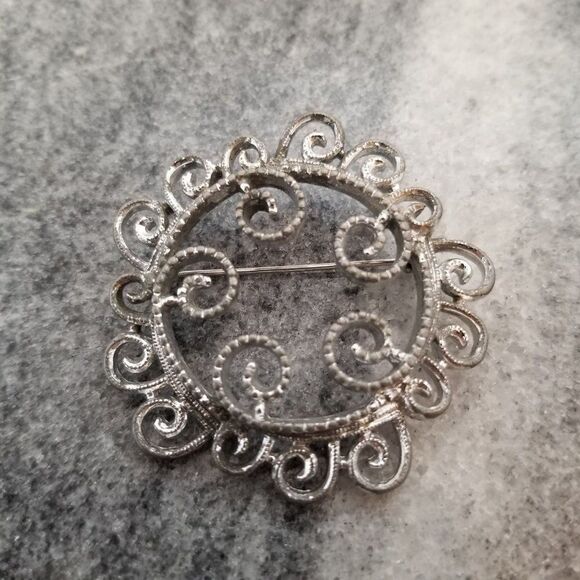 Vintage Sarah Coventry Silver Tone Spiral Circle Wreath Brooch, Unisex Lapel Pin - Picture 1 of 6